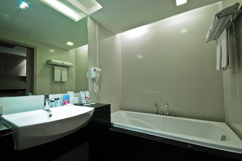 The Ashlee Heights Patong Hotel and Suites 62/62