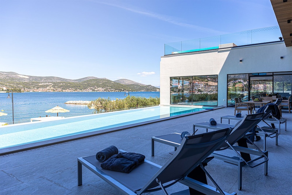 Marinus Beach Hotel 37/56