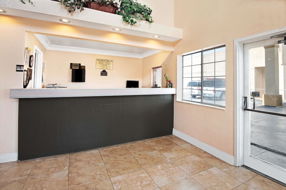 Days Inn by Wyndham San Antonio Airport 4/37