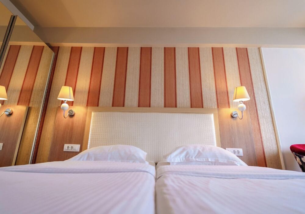HOTEL CRAIOVITA 12/50