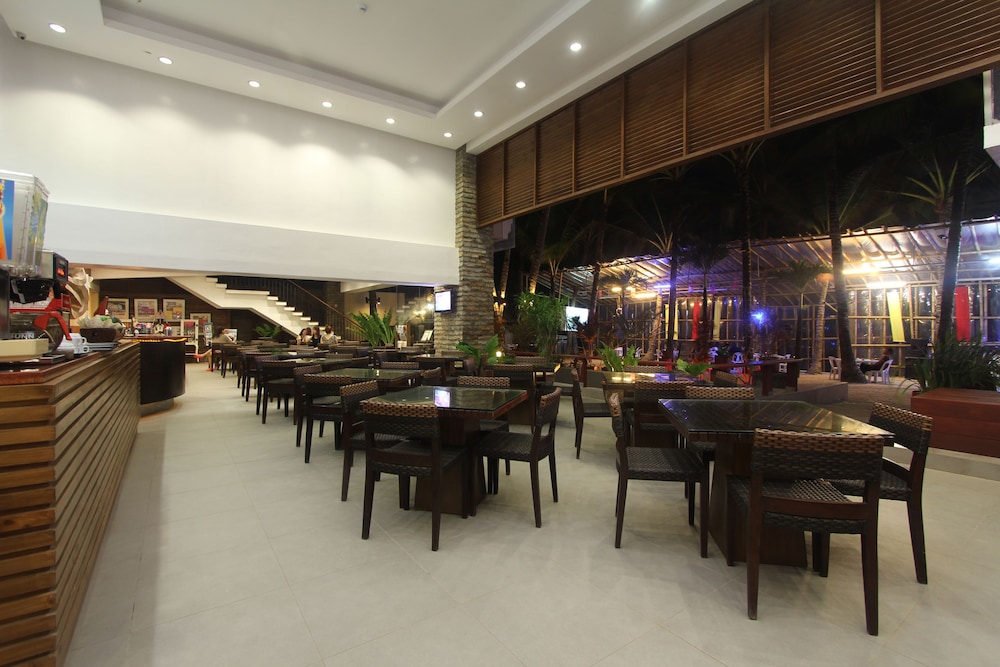Crown Regency Beach Resort Boracay 63/75