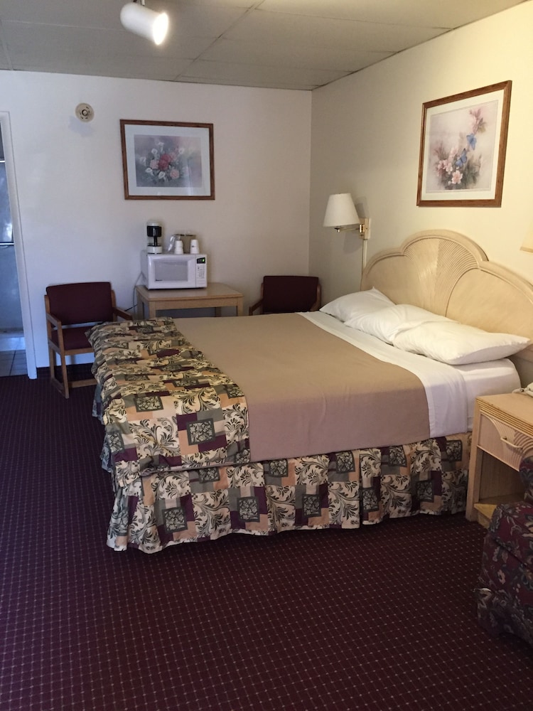 Wildwood Inn Tropical Dome & Theme Suites 24/74