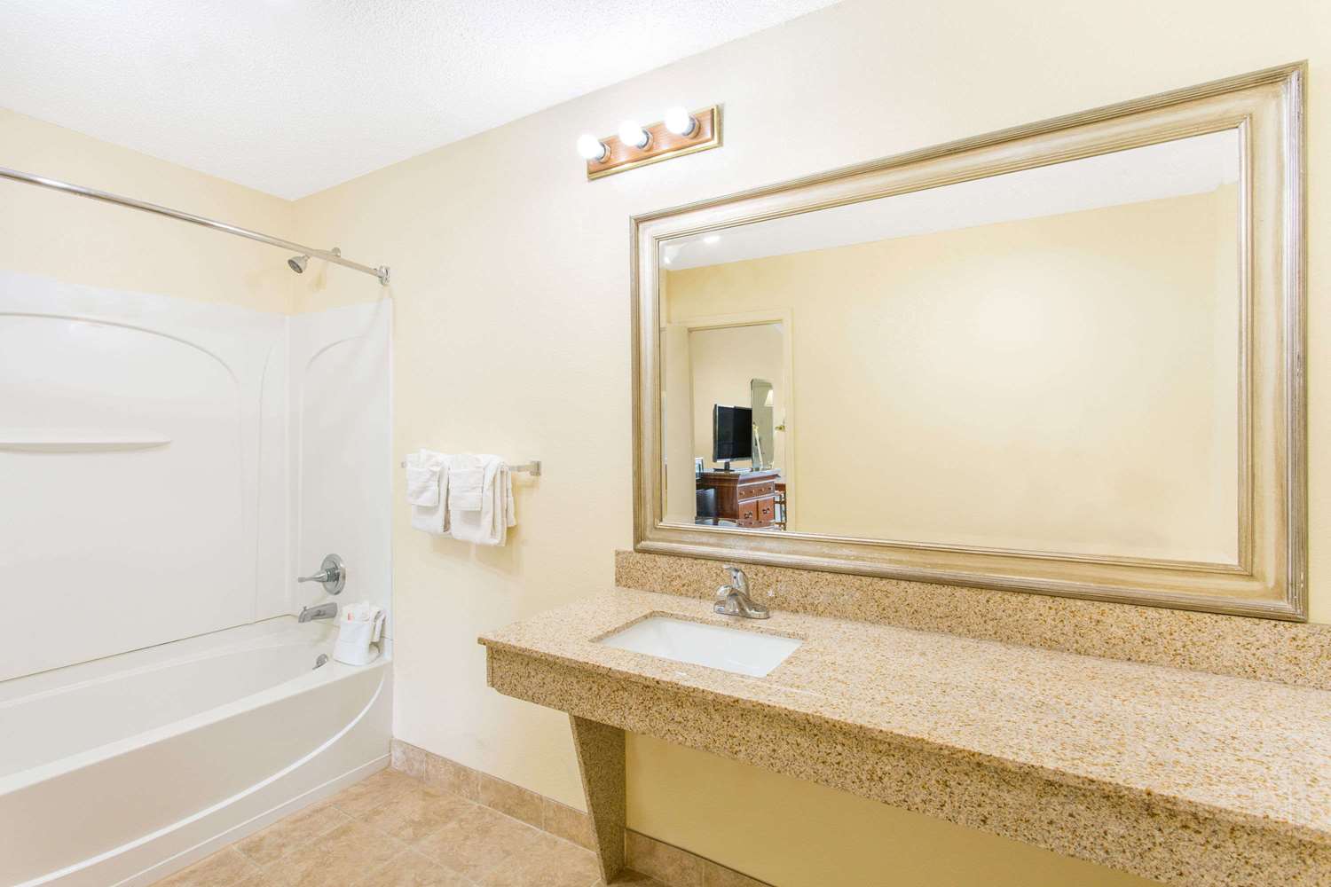 Days Inn by Wyndham Florence/I-95 North 41/42