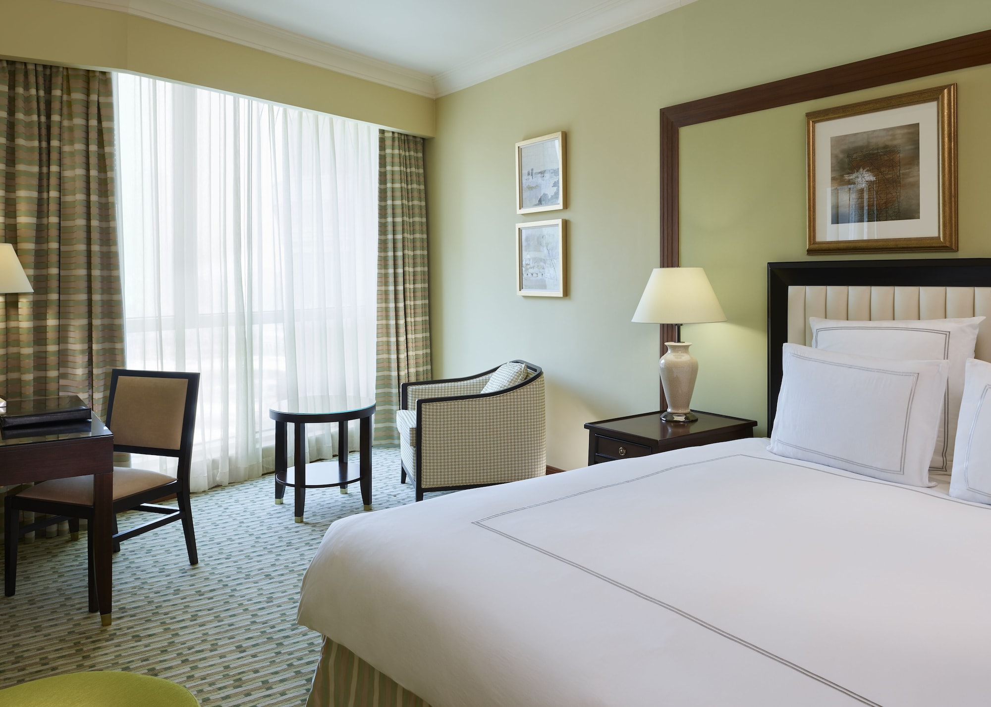 2 Bedrooms, Executive, Suite, King Bed, Partial Haram View