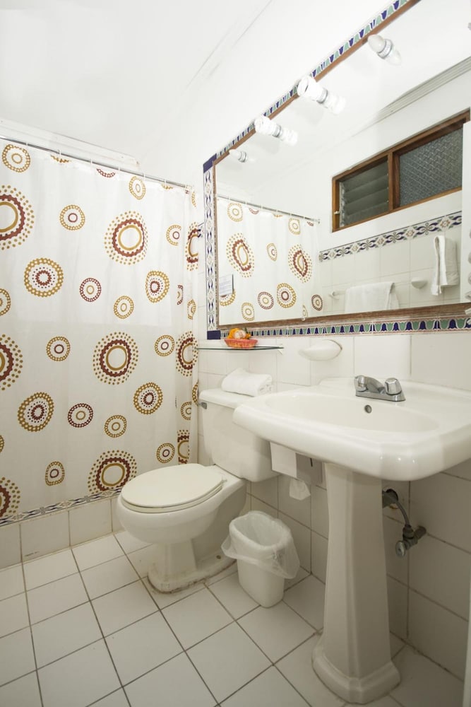 1492 Hotel 25/51