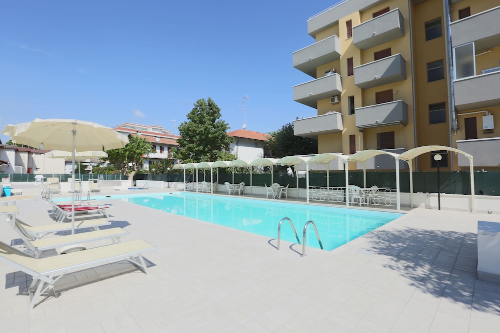 FAMILY HOTEL K2 & SPIAGGIA MARINA BEACH 4/38