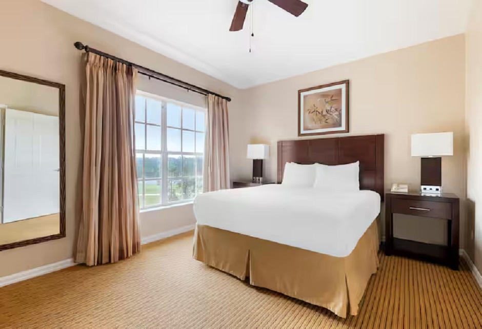 1 Bedroom, Suite, Queen Bed, Resort View, Accessible