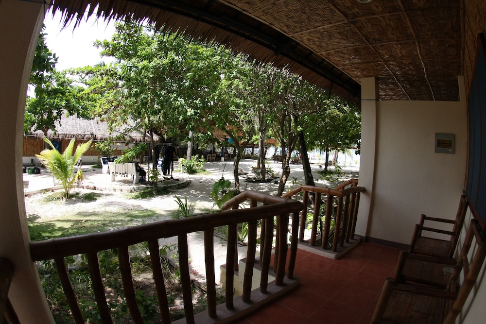 Evolution Dive And Beach Resort 35/46