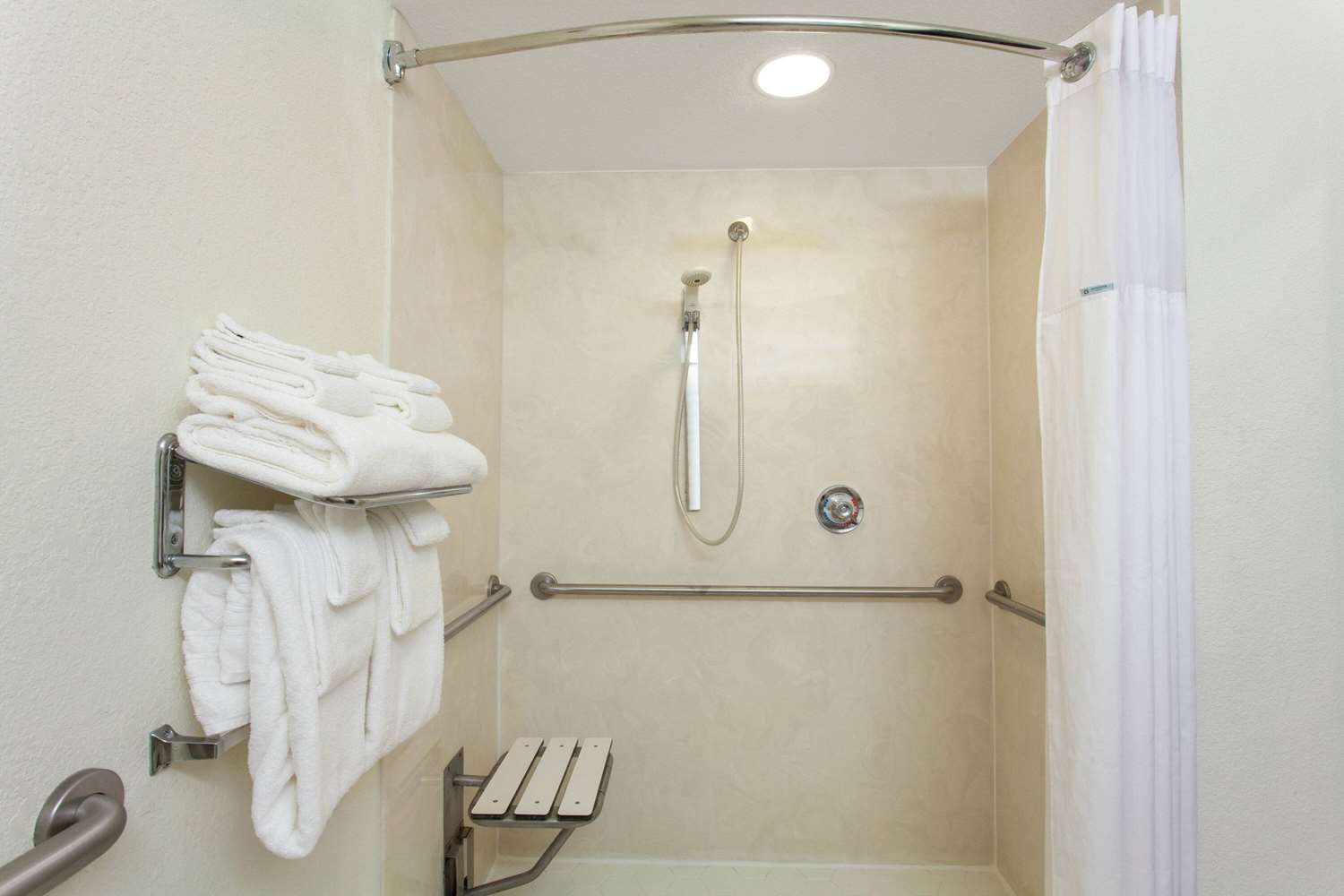 Microtel Inn & Suites By Wyndham Lady Lake/The Villages 18/19