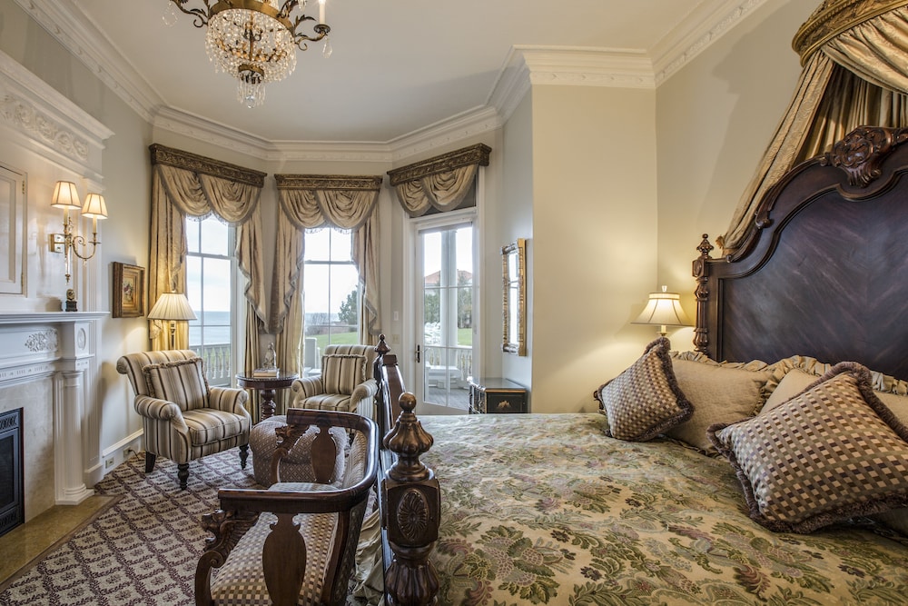 The Chanler at Cliff Walk 20/82
