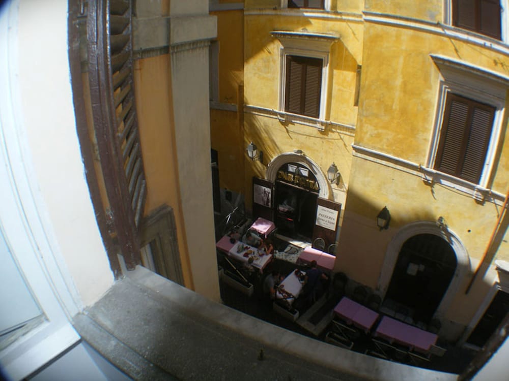 B B Ventisei Scalini A Trastevere 8/81