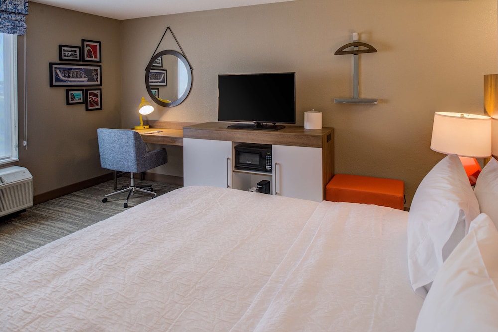 Hampton Inn & Suites Wixom 22/61