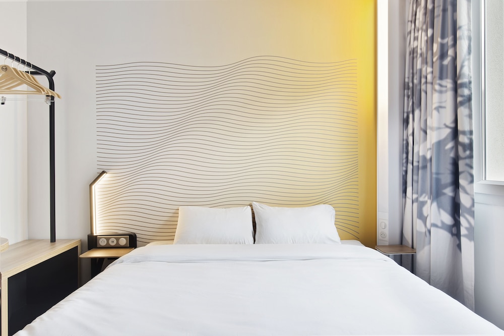 ROOM, DOUBLE BED