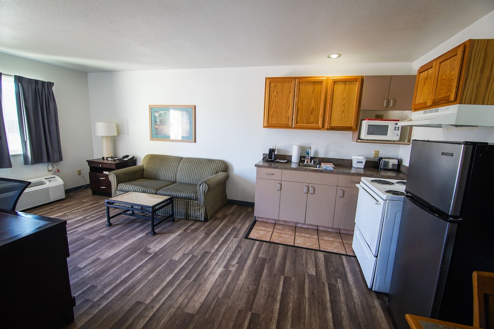 Travelodge by Wyndham Colorado Springs Airport/Peterson AFB 27/44