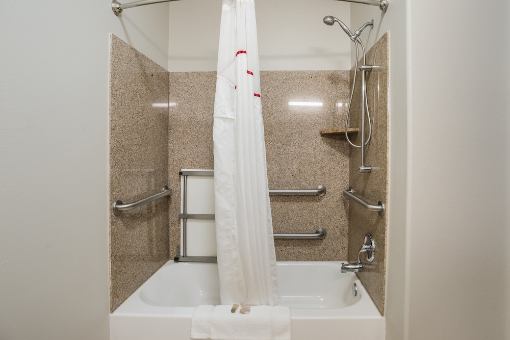 Red Roof Inn & Suites Lake Charles 20/43