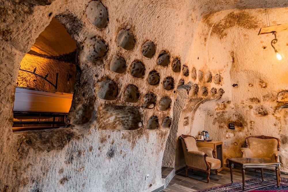 Amber Cave Suites 51/76