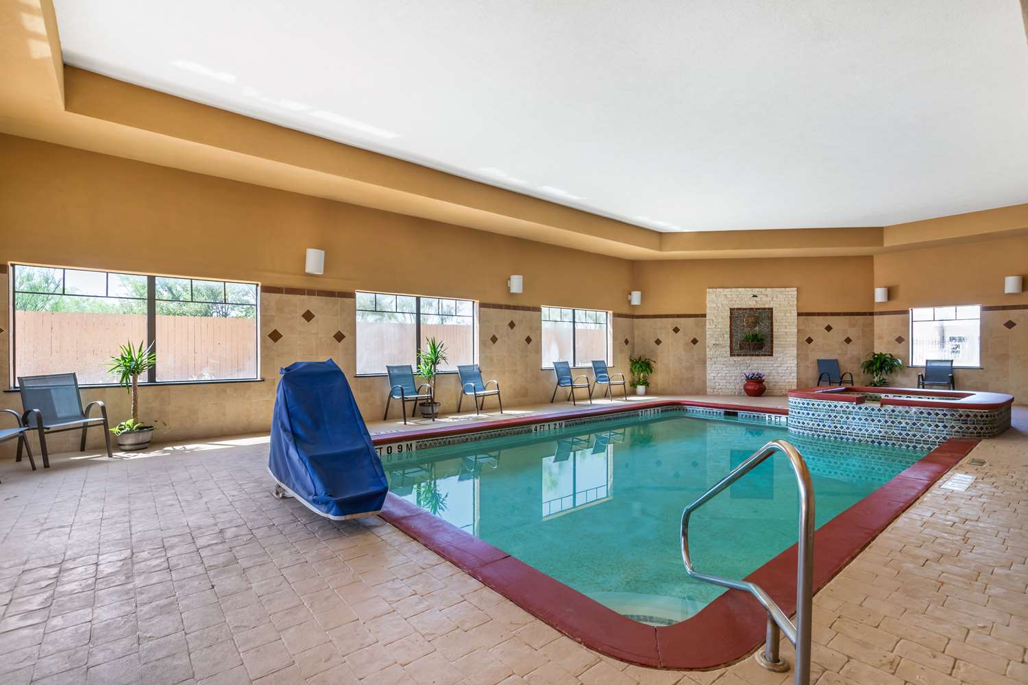 Best Western Plus Lytle Inn and Suites 14/29