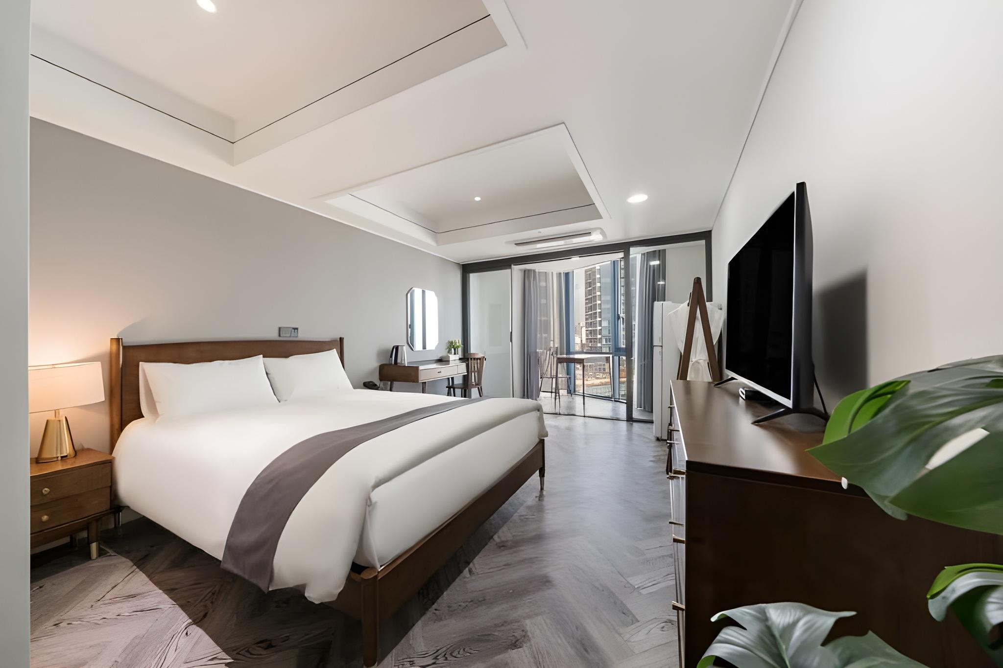 Roof Top, Superior, Double Bed, Partial Ocean View, Pool Access