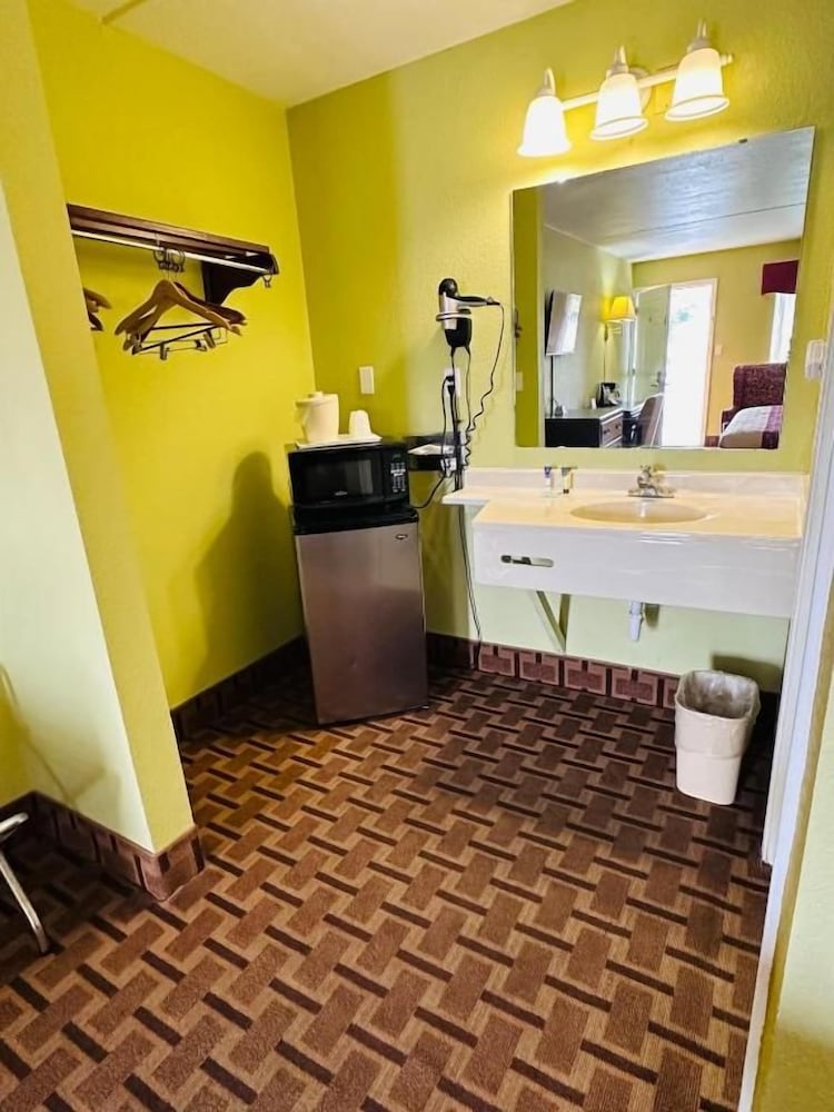 Americas Best Value Inn Princeton 22/22