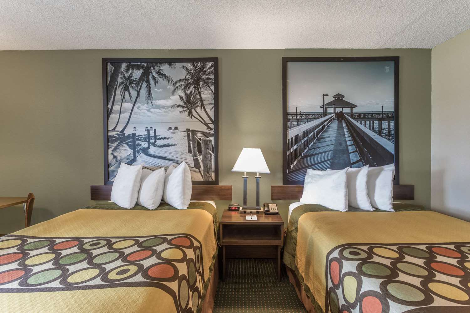 Super 8 by Wyndham Ocala I-75 27/56