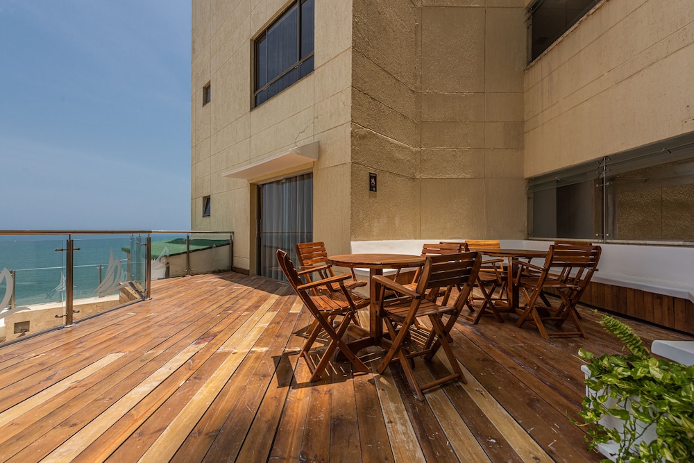Hotel Regatta Cartagena 40/50