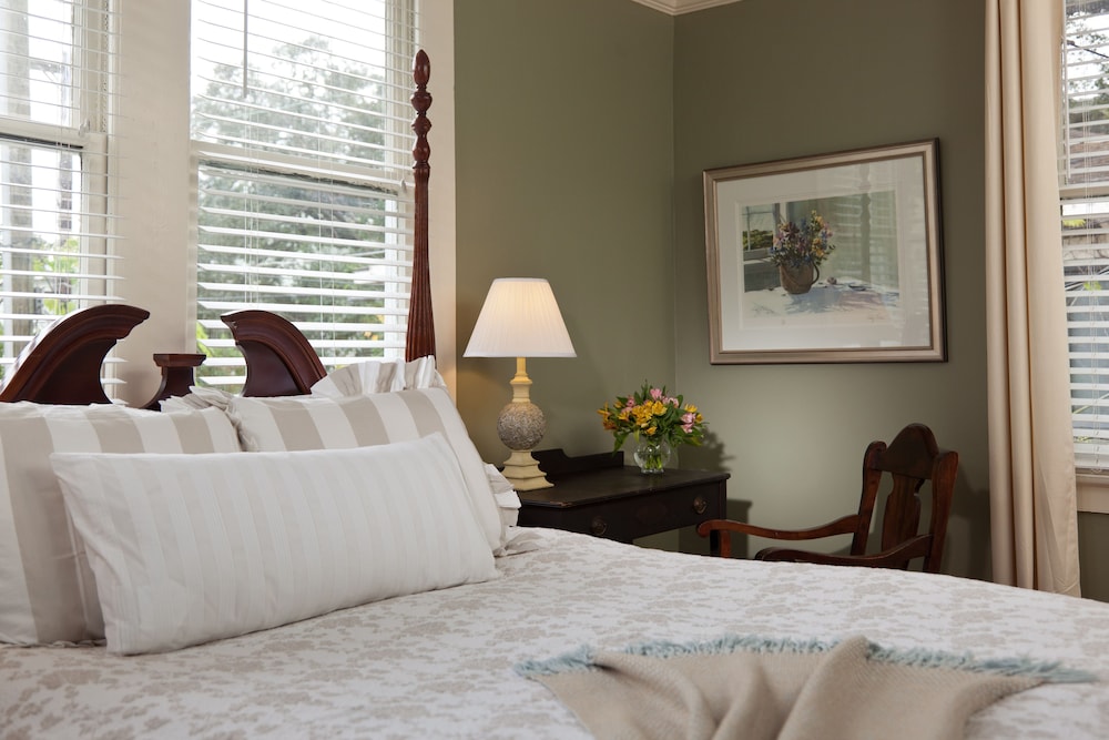 Azalea Inn and Villas 28/71