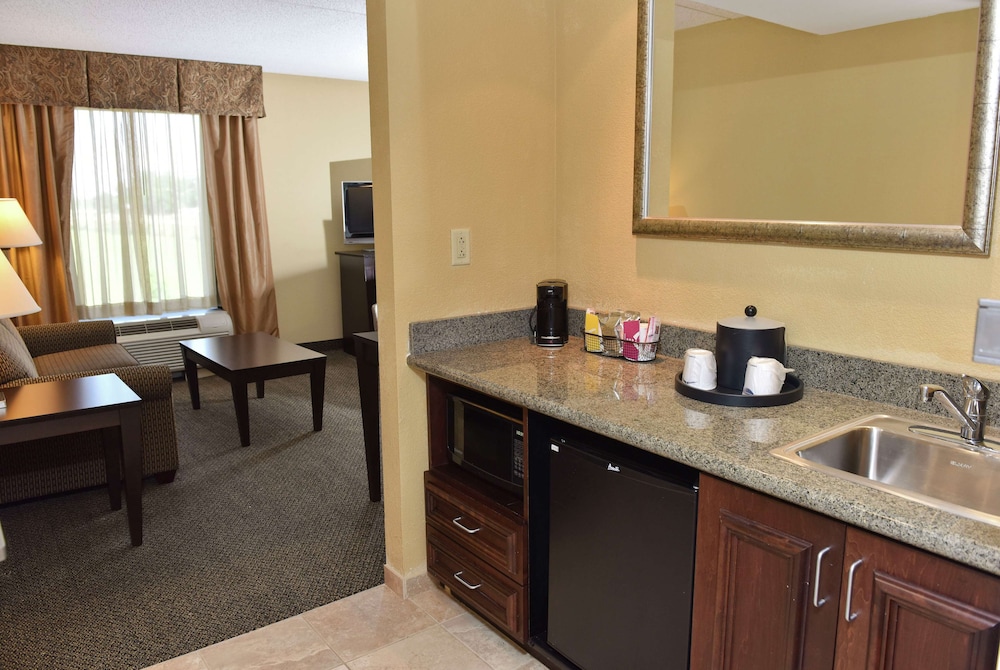Hampton Inn & Suites Alexandria LA 40/47
