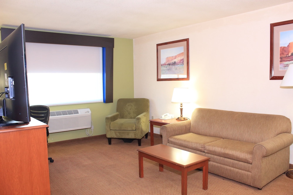 Holiday Inn Express Hotel And Suites Farmington Bloomfield 49/69