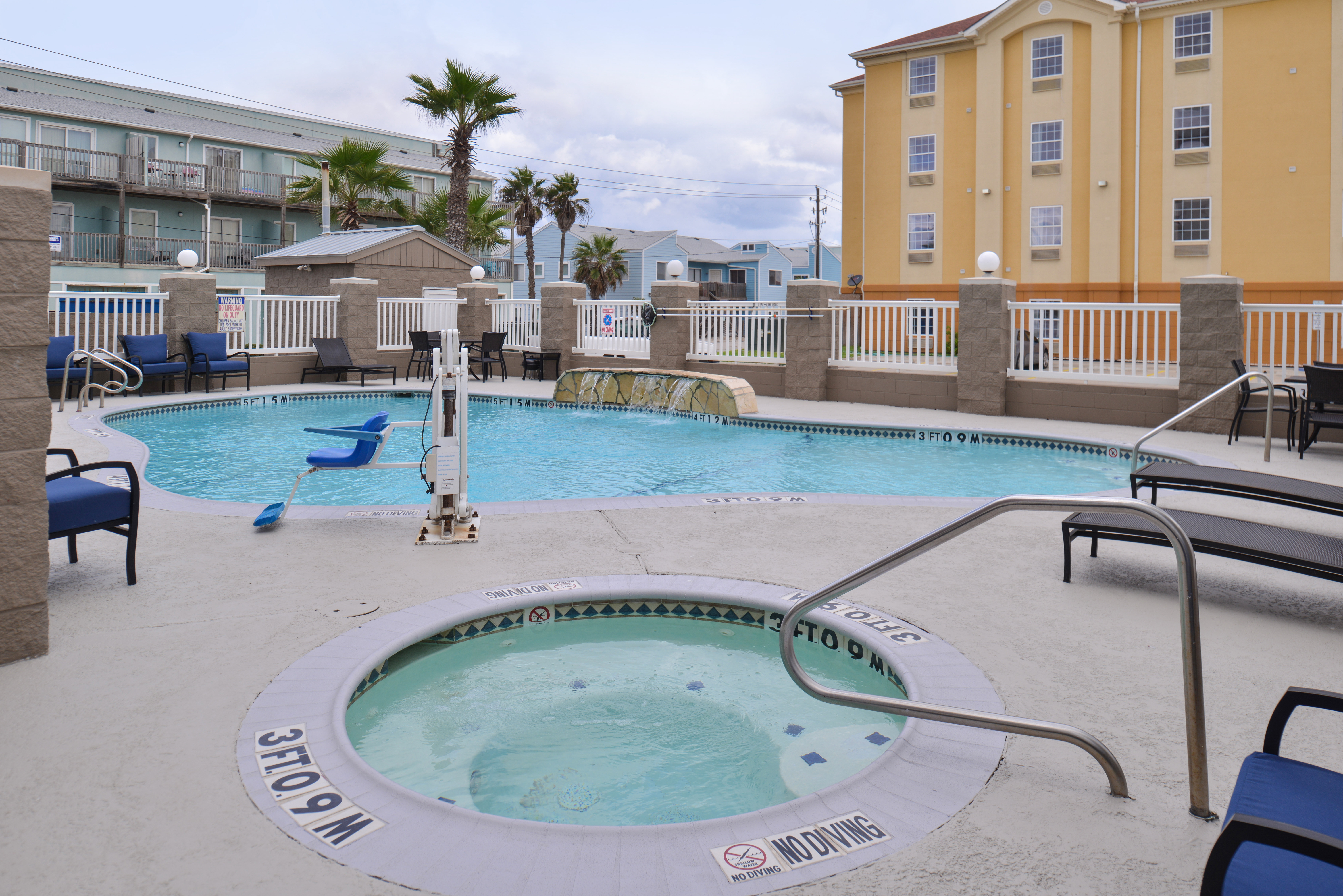 Holiday Inn Express & Suites Corpus Christi-N Padre Island 44/48