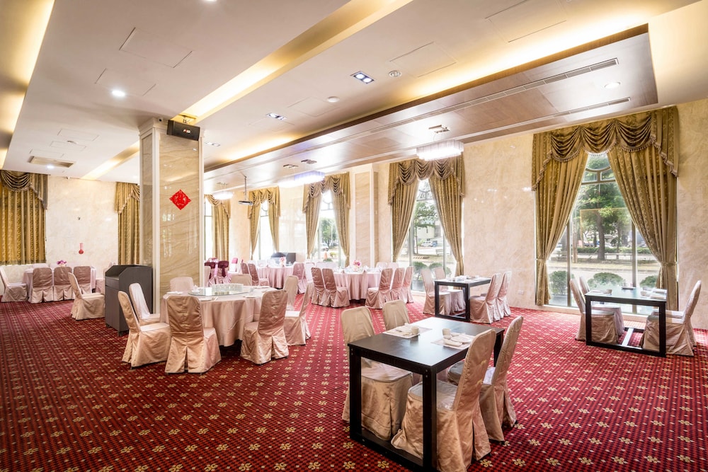 Royal Chiayi Hotel 46/66