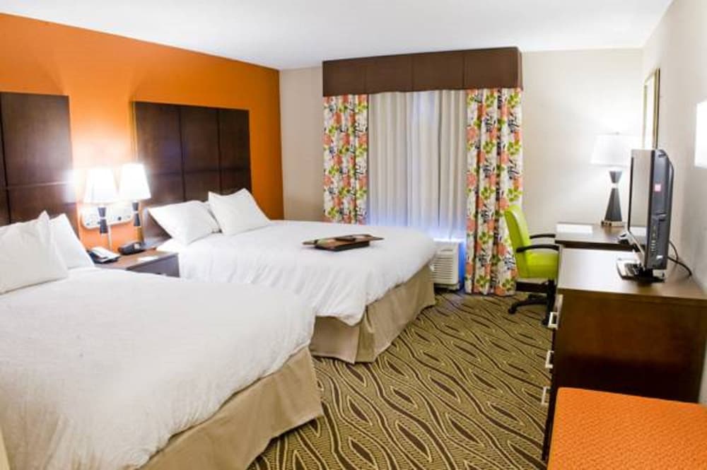 Hampton Inn Evansville Airport 9/70