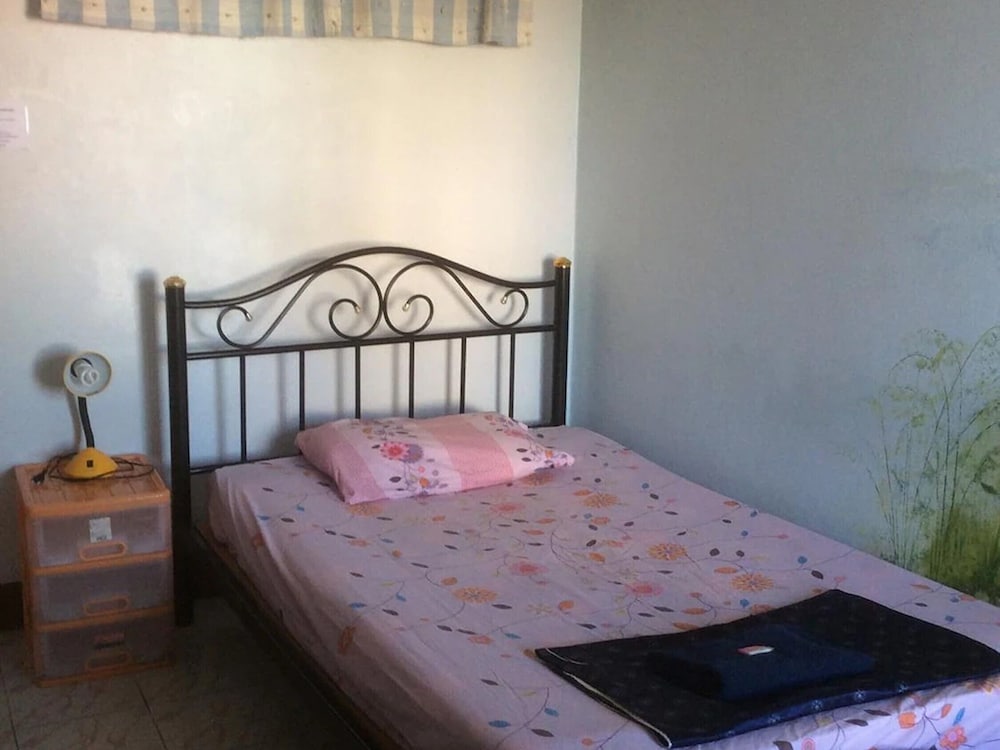 ROOM, SINGLE, WITH FAN