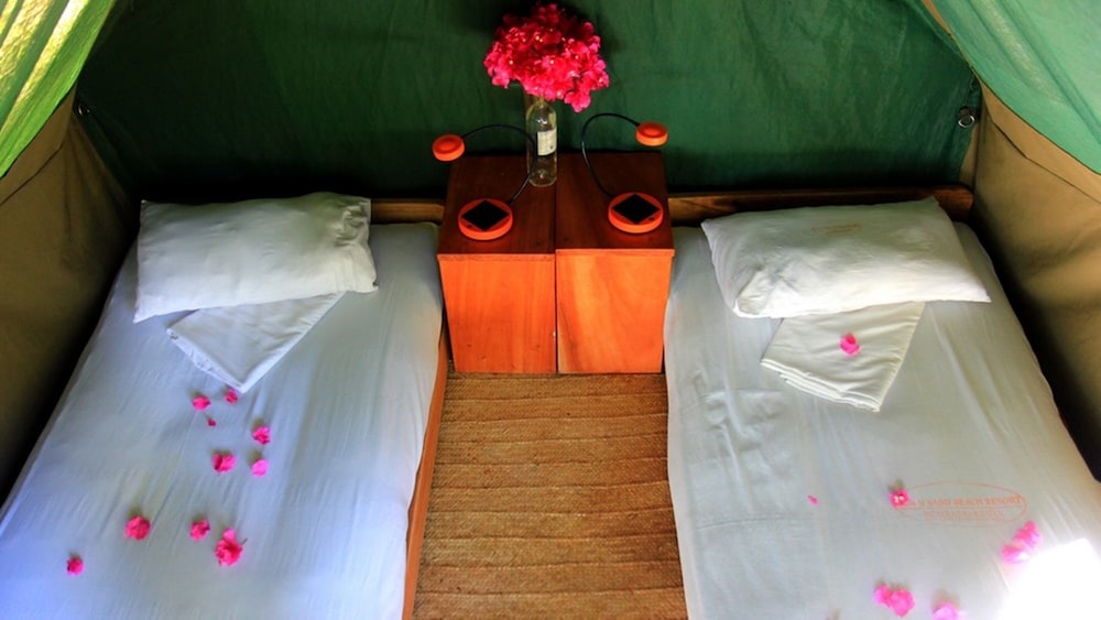 DISTANT RELATIVES ECOLODGE & BACKPACKERS 10/50