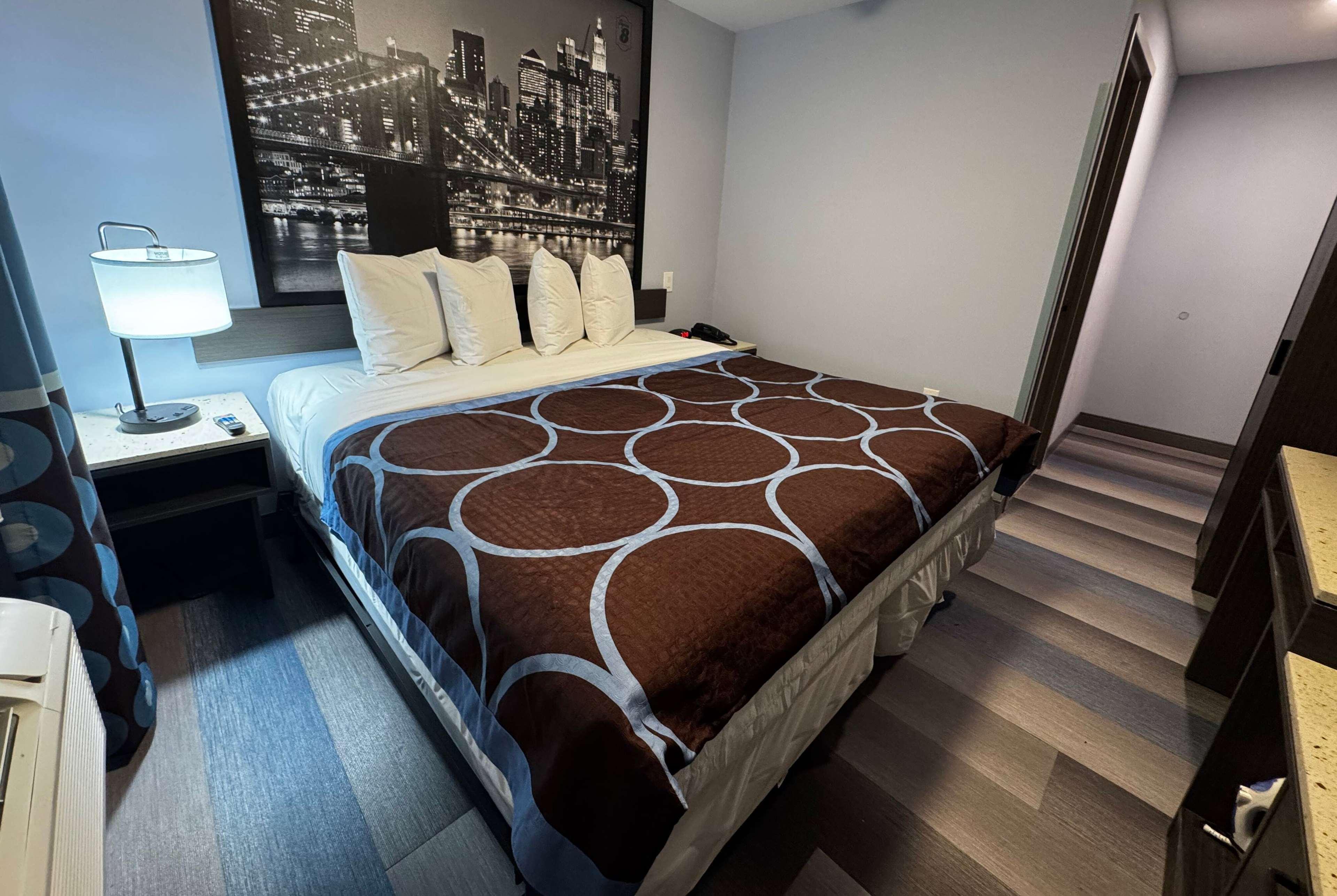 Super 8 by Wyndham Brooklyn Fulton Street/Broadway Junction 12/40