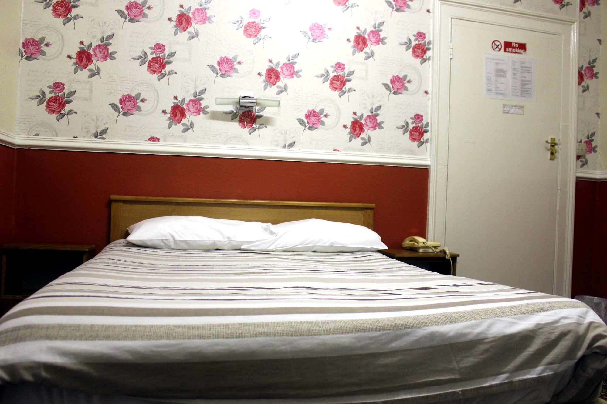 ROOM, DOUBLE BED
