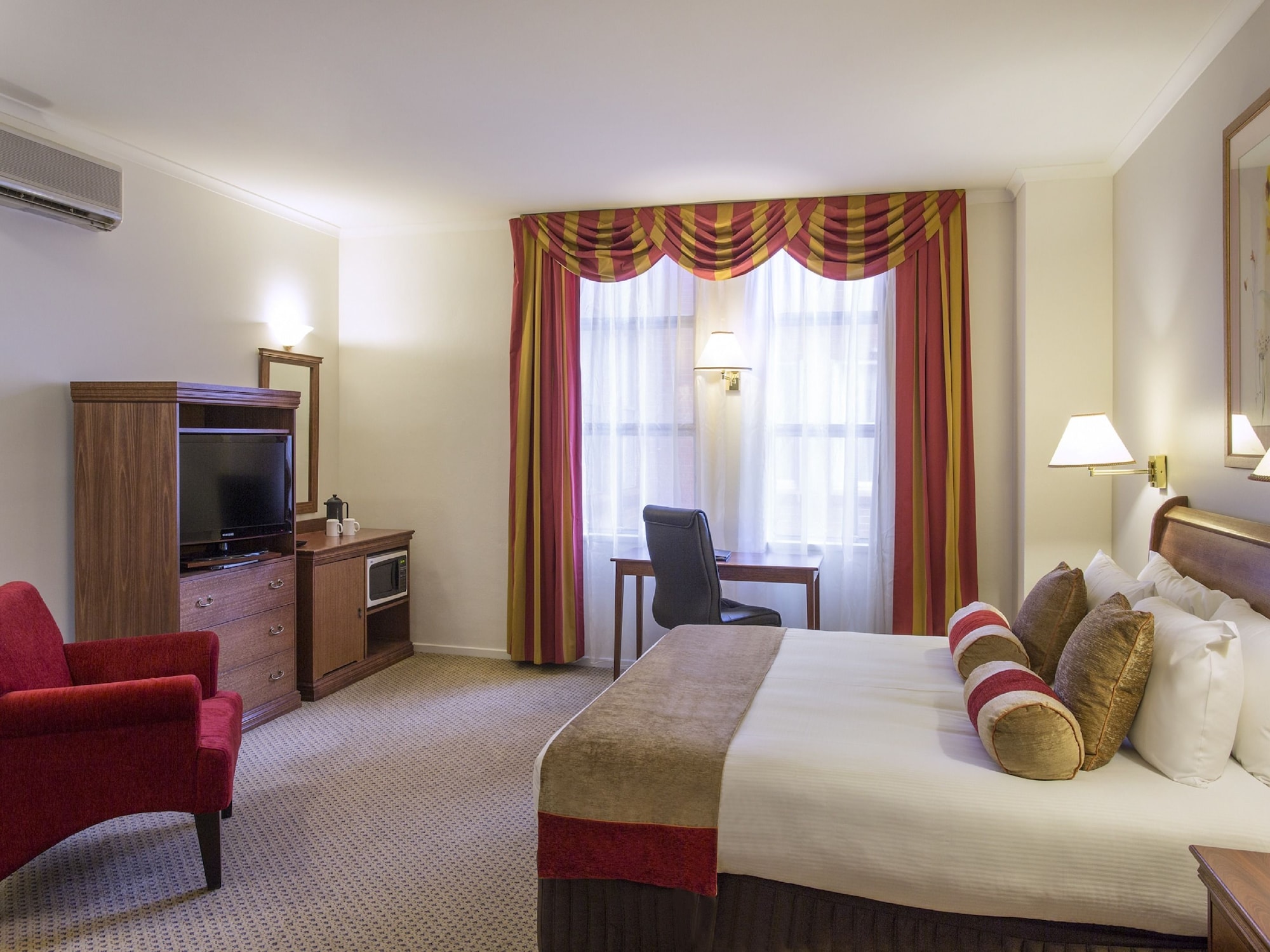 RENOVATED, SPA, EXECUTIVE