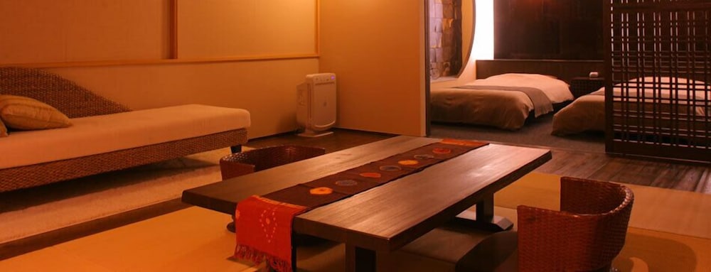 Yamashiro Onsen Ryokan Tatami 31/32
