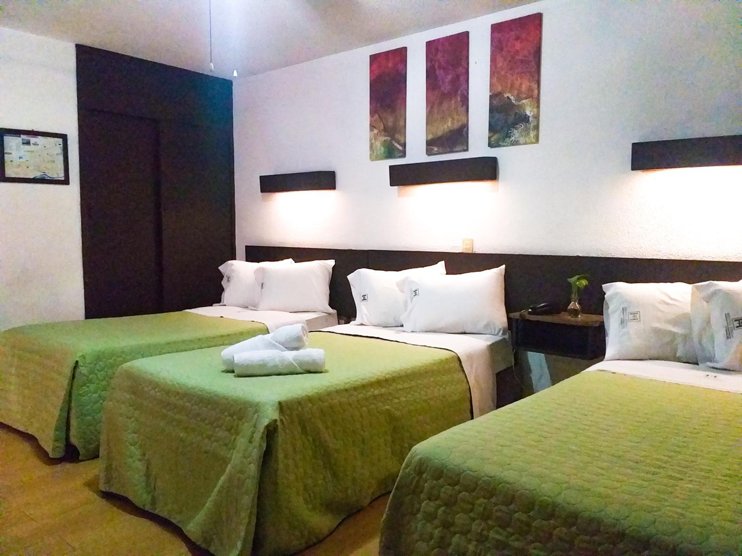 ROOM, TRIPLE