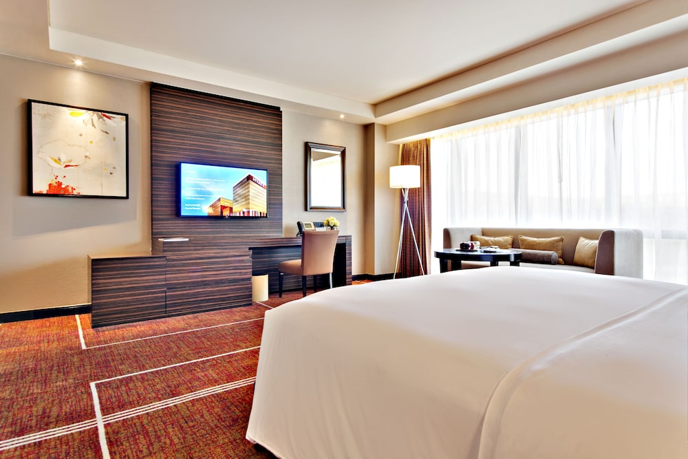 ROOM, KING BED