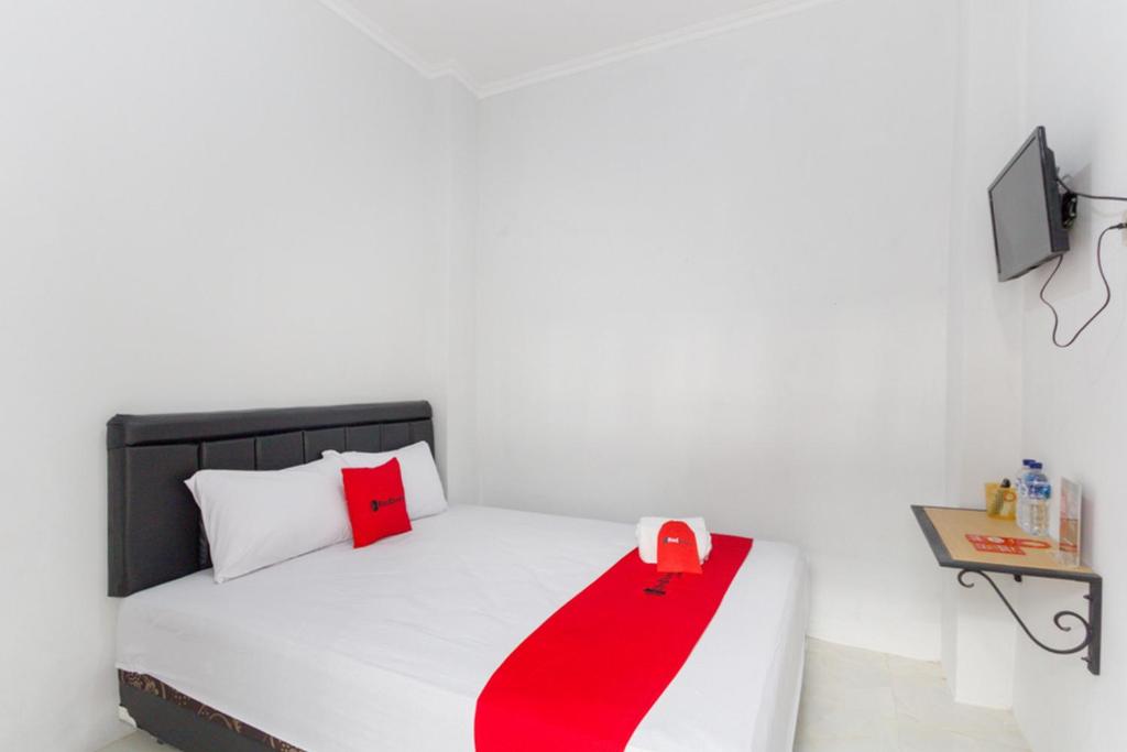 Reddoorz Near Botani Square Mall 8/31