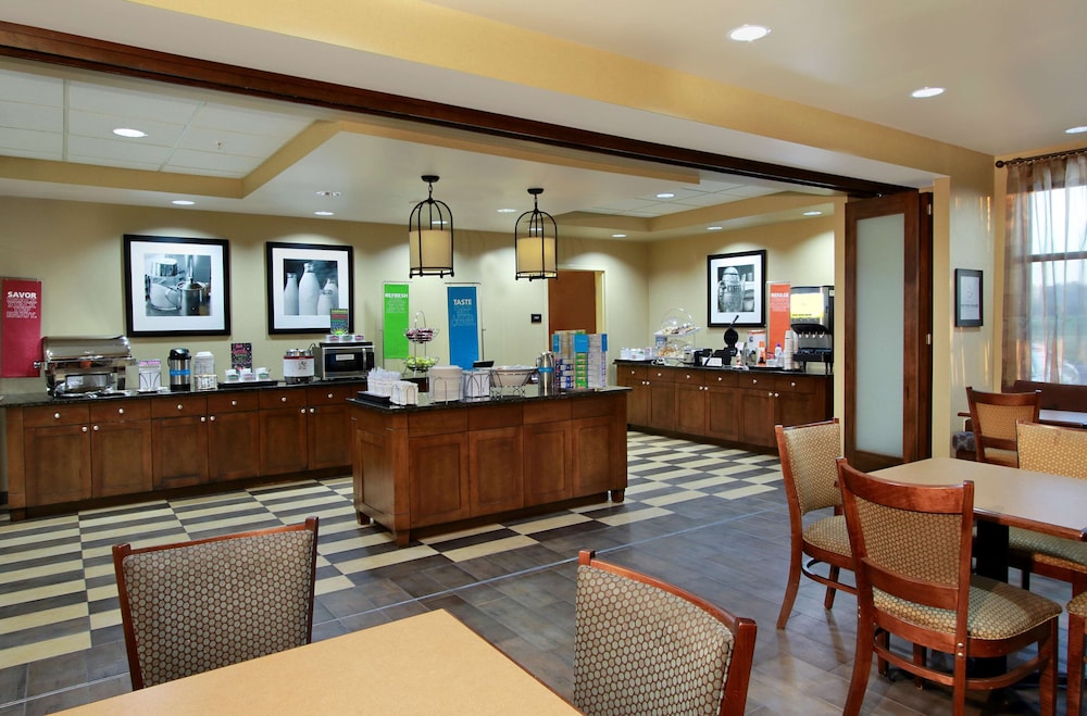 Hampton Inn Winfield 8/48