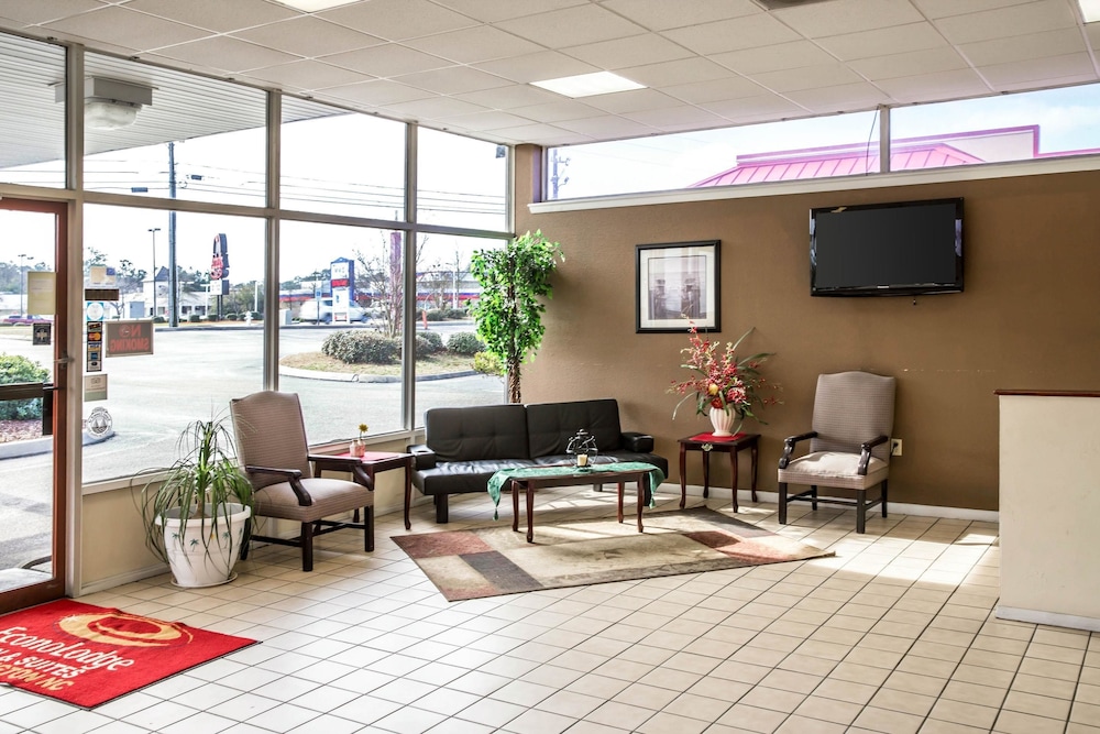 Rodeway Inn and Suites Wilmington North 21/28