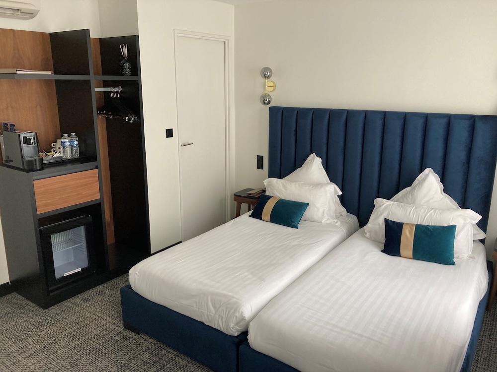 RENOVATED, TWIN BEDS