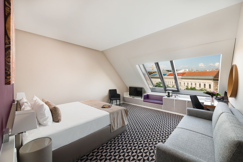 EXECUTIVE, DOUBLE BED, TOP FLOOR