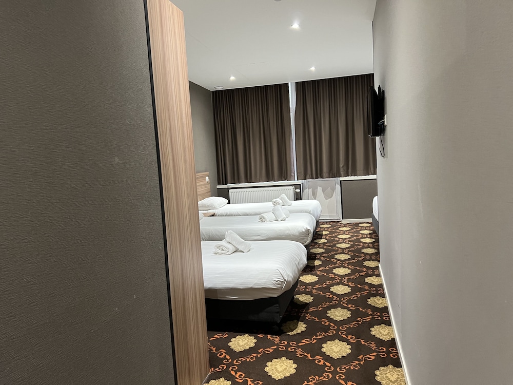 Aston City Hotel 6/45