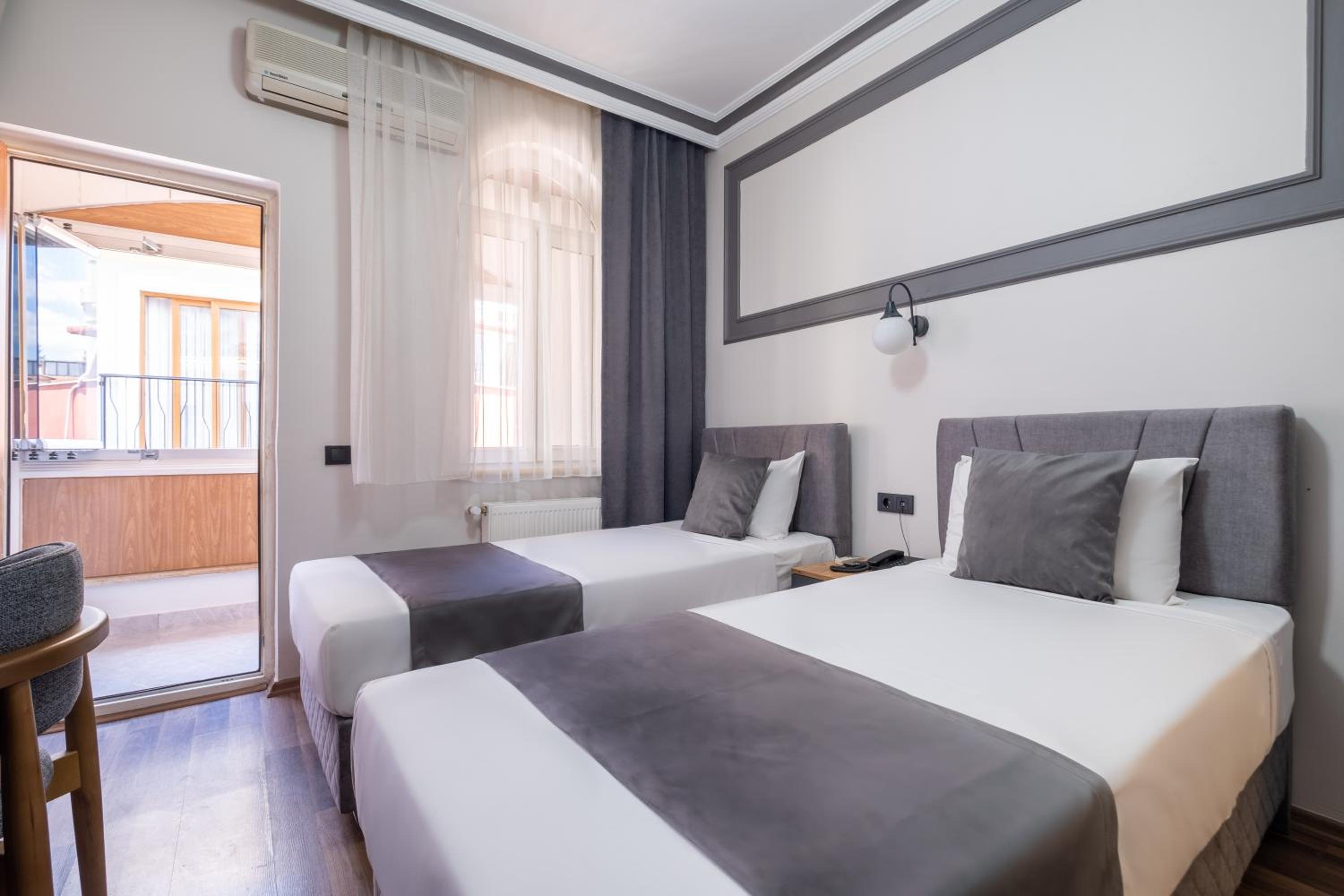 غرفة بسرير مزدوج بشرفة، Sur Hotel 5/10