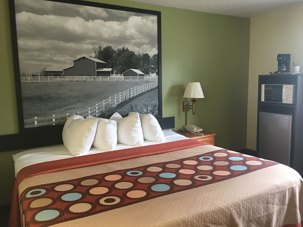 Super 8 by Wyndham Newton 16/32