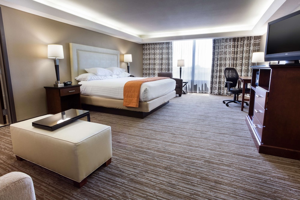 Drury Inn and Suites Kansas City Airport 7/33