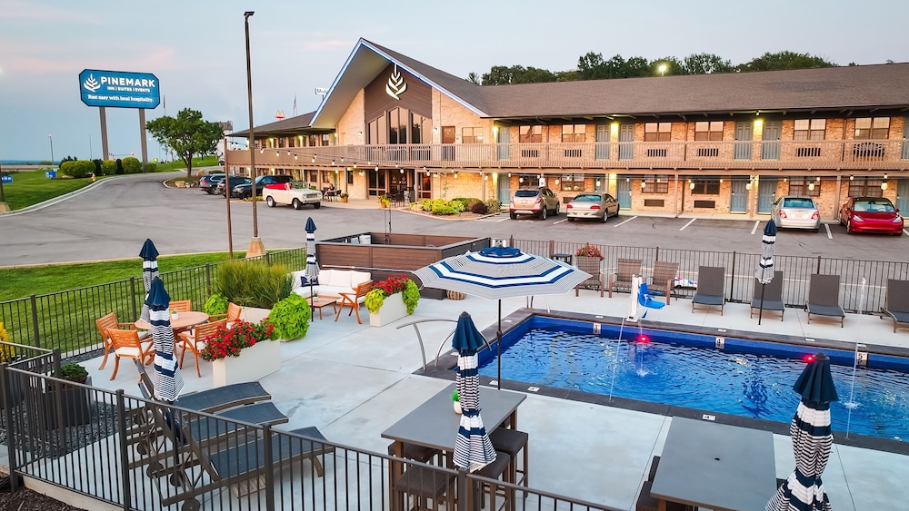 PINEMARK Inn Suites Events 38/50