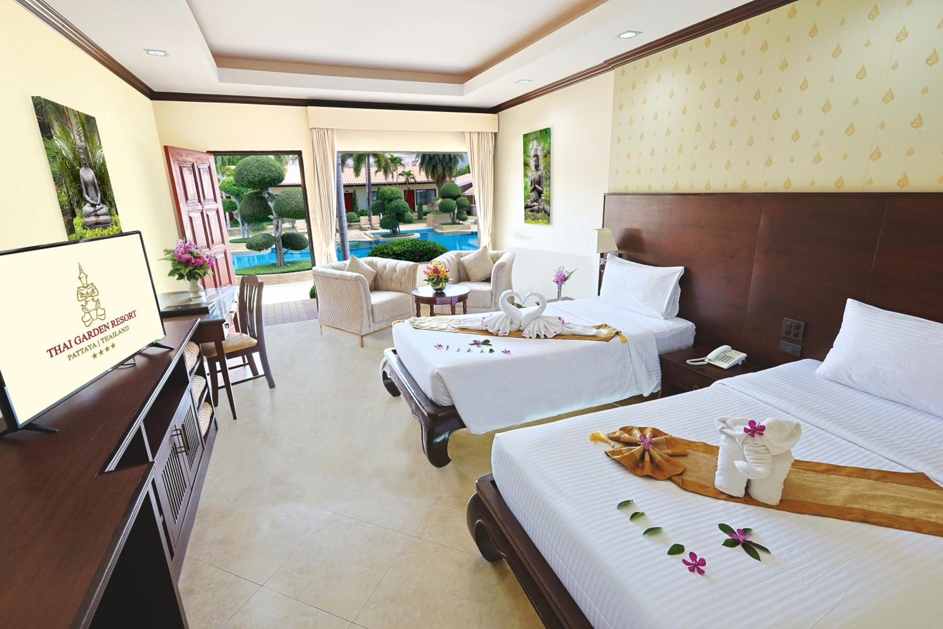 Deluxe, Twin Beds, Pool Access